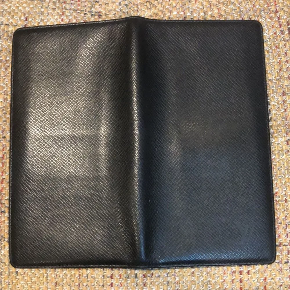 LOUIS VUITTON Black Taiga Leather Long Thin Bifold CC Wallet MI0025
